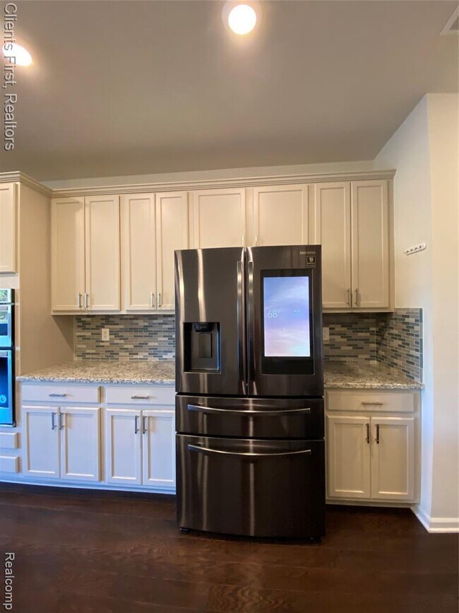 Building Photo - 22490 Woodbridge Ln