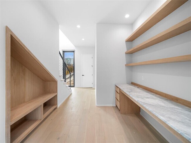 Building Photo - 2107 Brackenridge St