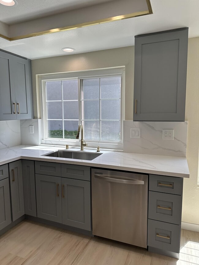 Building Photo - 306 Dolores Cir