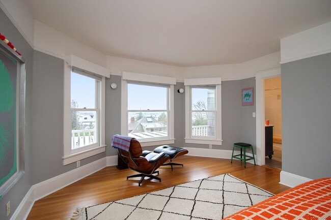 Building Photo - 3309 NW Thurman St