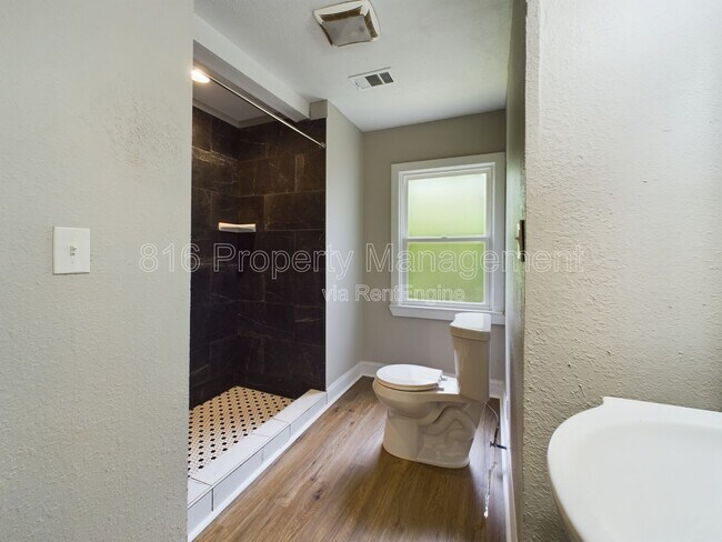 Building Photo - 5218 Highland Ave