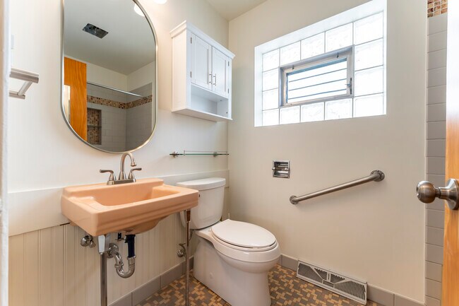 Building Photo - 2619 Home Ave