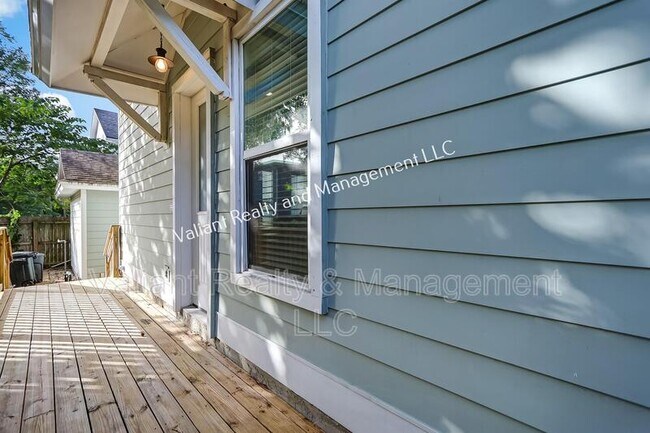 Building Photo - 1228 Willow Ct