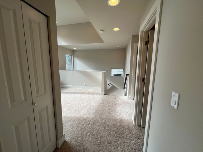 Building Photo - Newcastle Home