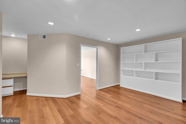 Building Photo - 21644 Frame Square