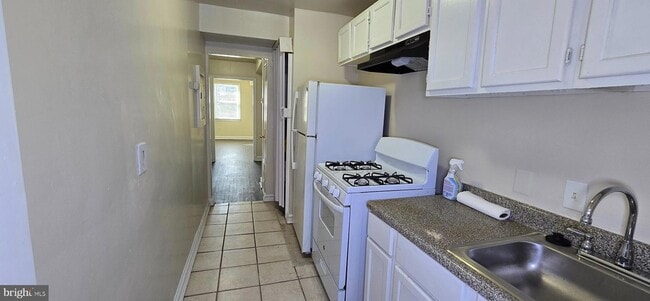 Building Photo - 604 Mellon St SE