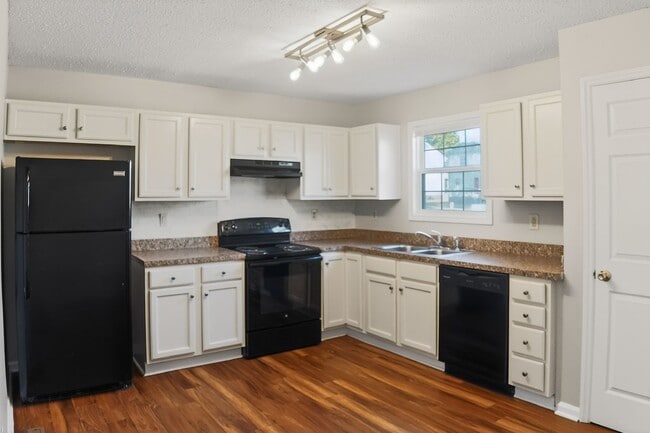 Building Photo - Spacious Two Bedroom Townhome In Kannapolis