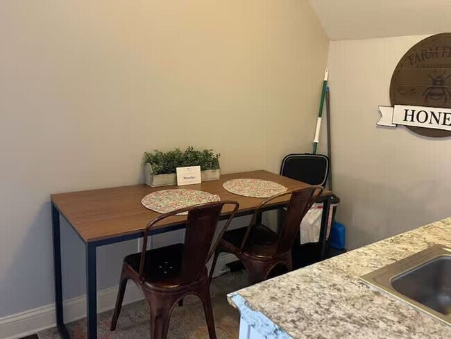 Building Photo - 206 E Street-ID1367376P