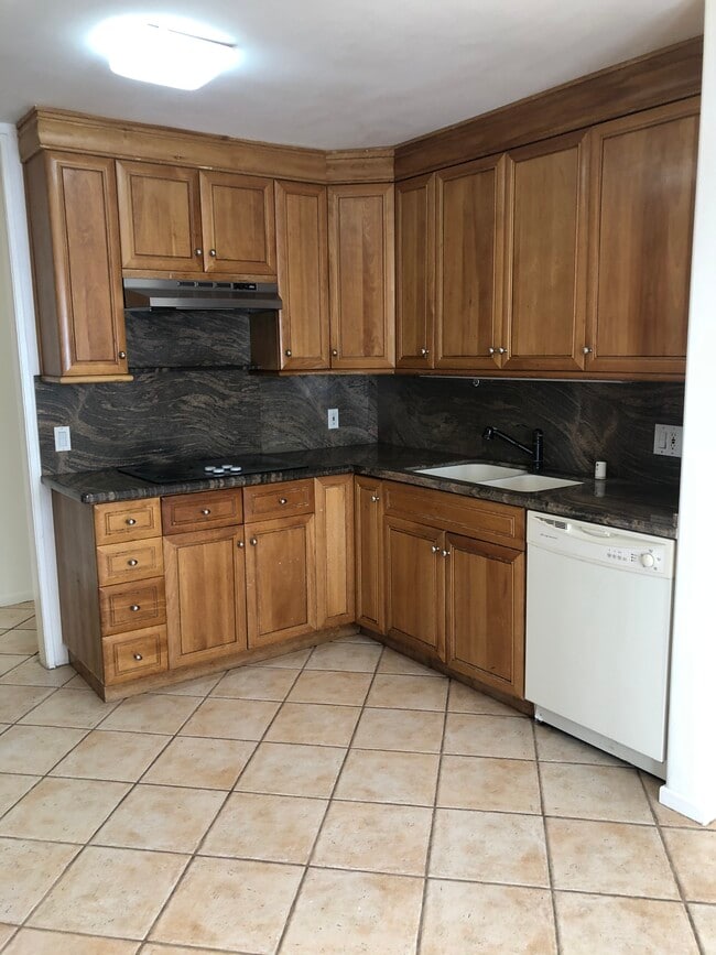 Building Photo - 813 15th St