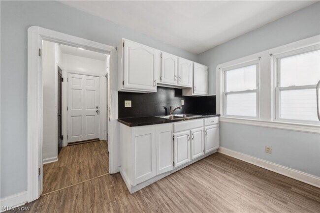 Building Photo - 3740 E 151st St