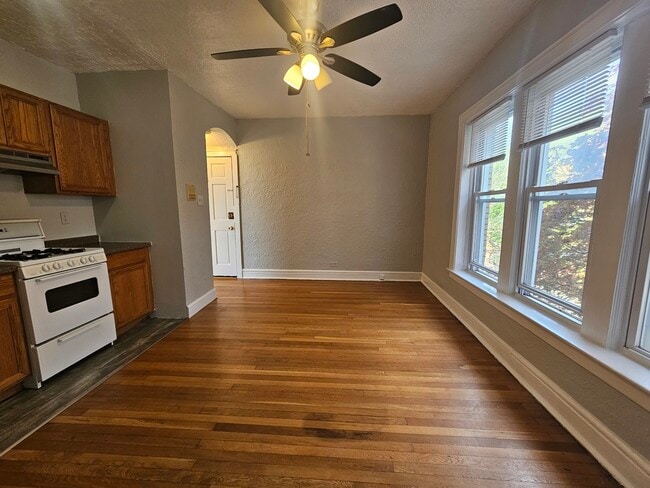 Building Photo - 4608 N Spaulding Ave