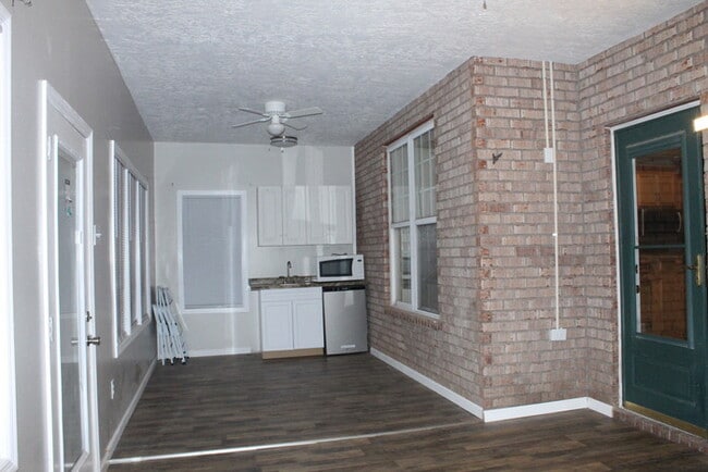 Building Photo - West Augusta Home with Separate Mother - In - Law Suite