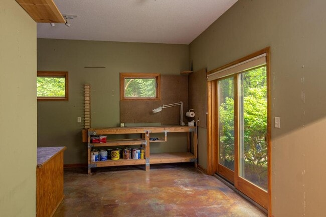 Building Photo - 348 Winding Ridge