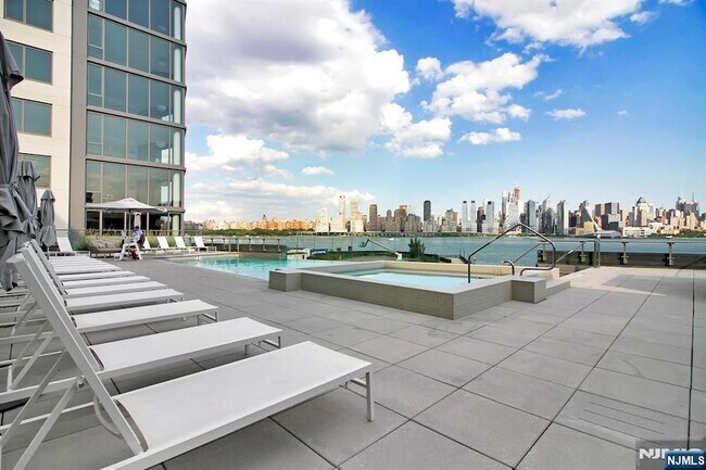 Building Photo - 9 Ave at Port Imperial