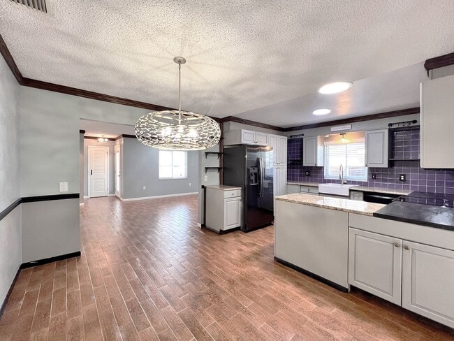 Building Photo - Two-Bedroom Home with Flex Room off Lake D...