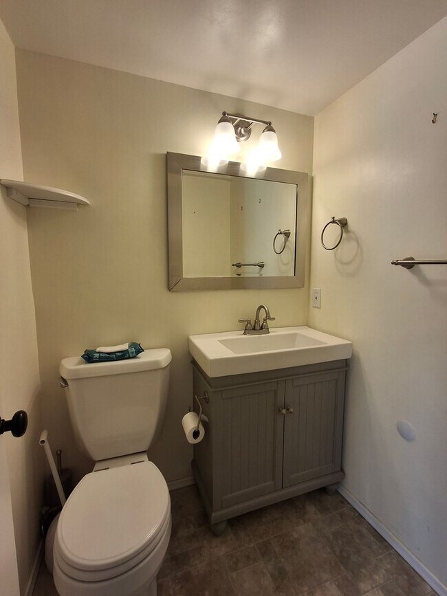 Building Photo - Beautifully Renovated Townhome-MUST SEE!!!