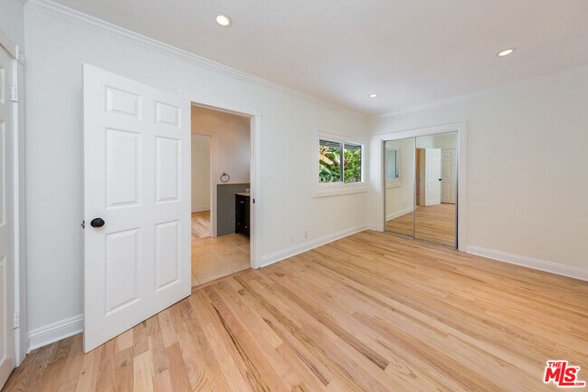 Building Photo - 6431 Maryland Dr