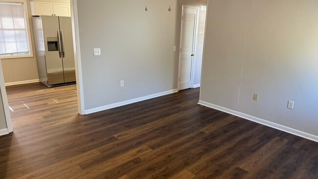 Building Photo - WINTER MOVE-IN SPECIAL: $500 OFF 1st MONTH'S RENT!**