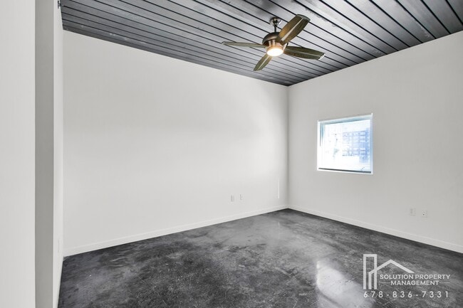 Building Photo - 620 Glen Iris Dr NE