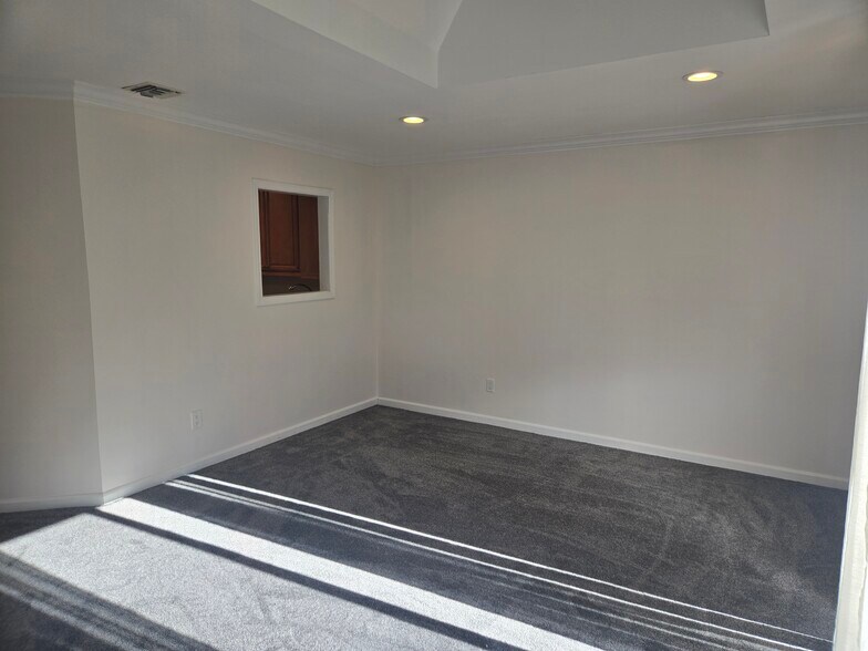 Building Photo - 68 Scarlett Dr