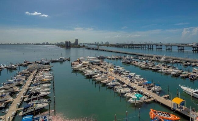 Building Photo - 1717 N Bayshore Dr