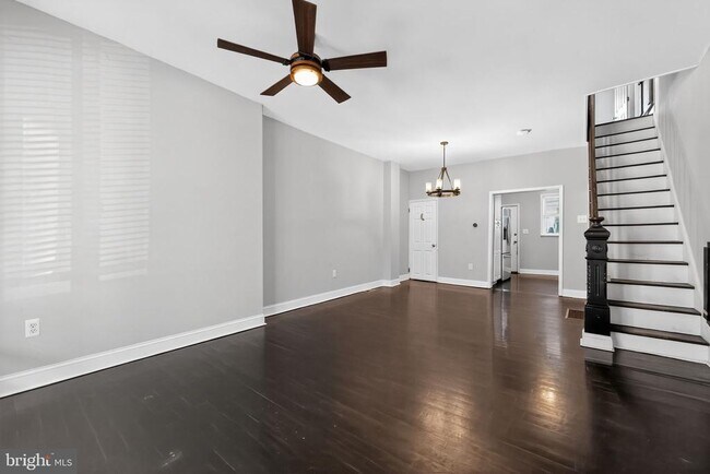 Building Photo - 2541 S Mole St