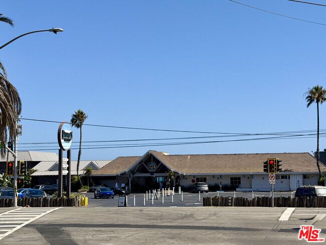 Building Photo - 3950 Las Flores Canyon Rd