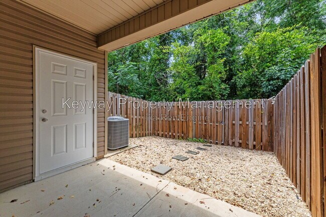 Building Photo - 1842 Butternut Dr