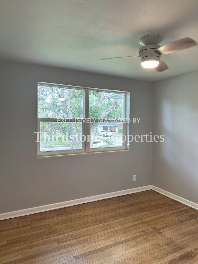 Building Photo - 1120 Skye Dr E