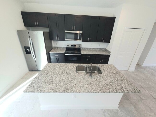 Building Photo - 7130 N Cricket Dr