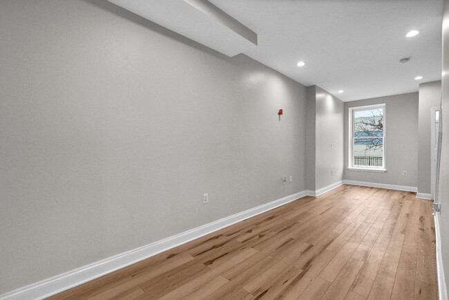 Building Photo - 200 N Glover St