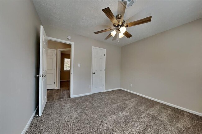 Building Photo - 554 Sherwood Oaks Rd