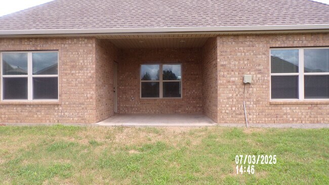 Building Photo - Fantastic home located in Eastlake Addition
