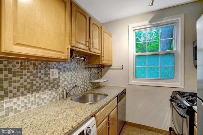 Building Photo - 211 N Trenton St