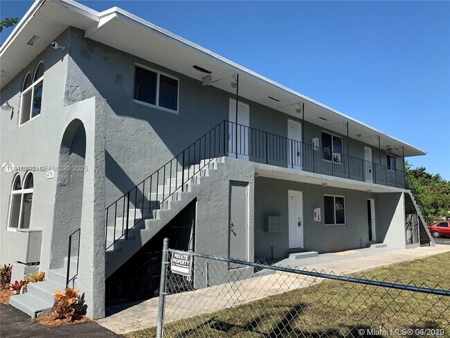 Building Photo - 1479 NW 16th St