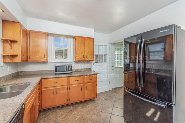 Building Photo - 1700 14th St S