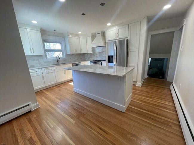 Building Photo - 310 N Clermont Ave