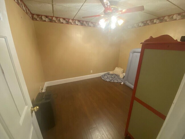 Building Photo - Suite A Main Level