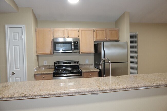 Building Photo - POINTE 360 @ 2222 - Stand Alone 1BD  WITH GARAGE- RESORT POOL - DOG PARK- Rent Special