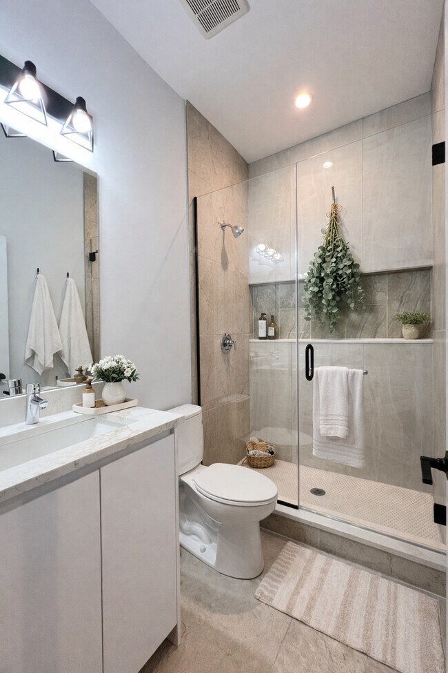 Building Photo - 6513 S Langley Ave