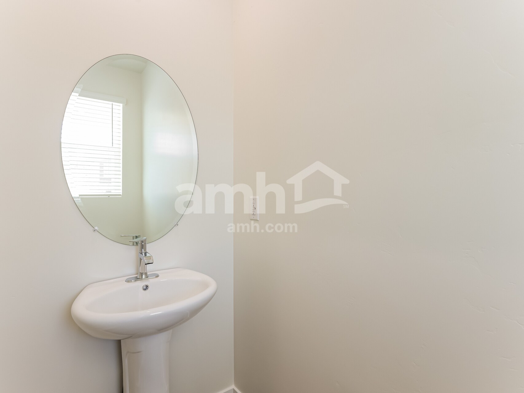 Building Photo - 1384 W Mahogany St