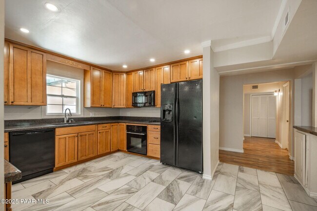 Building Photo - 847 Clubhouse Dr