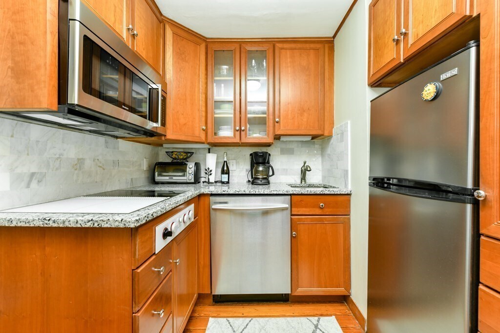 Building Photo - 43 Beacon St