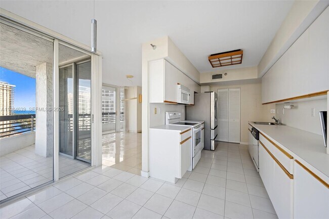 Building Photo - 19101 NE 36th Pl