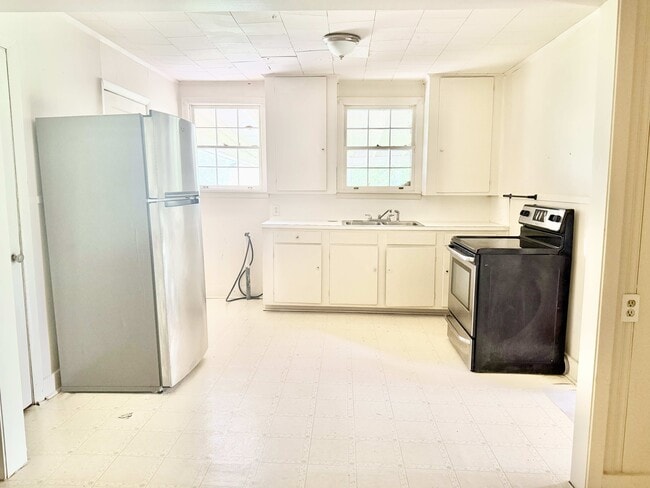 Building Photo - 10363 White Oak Dr