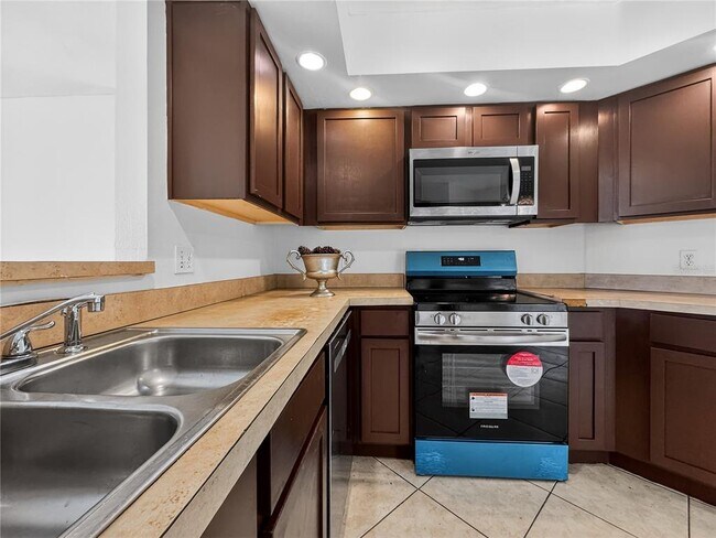 Building Photo - 314 Chicago Woods Cir