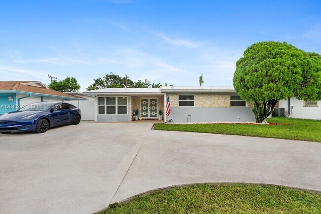 Building Photo - 9508 N Military Trl