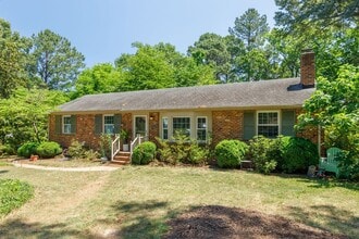 Building Photo - Beautiful Single-Level Home with In-Law Suite and Expansive Yard ***Available Early August 2026***