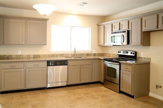 Building Photo - 9 Wolfhound Ln