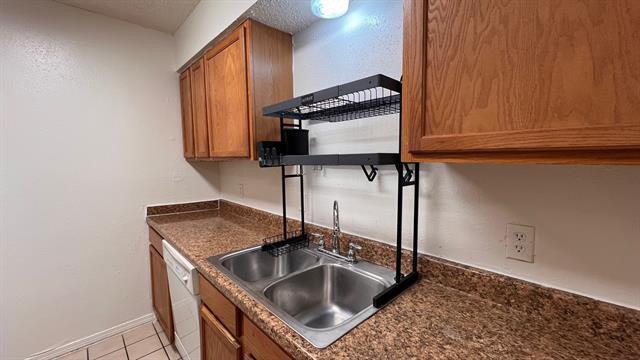 Building Photo - 2721 Petersburg Dr